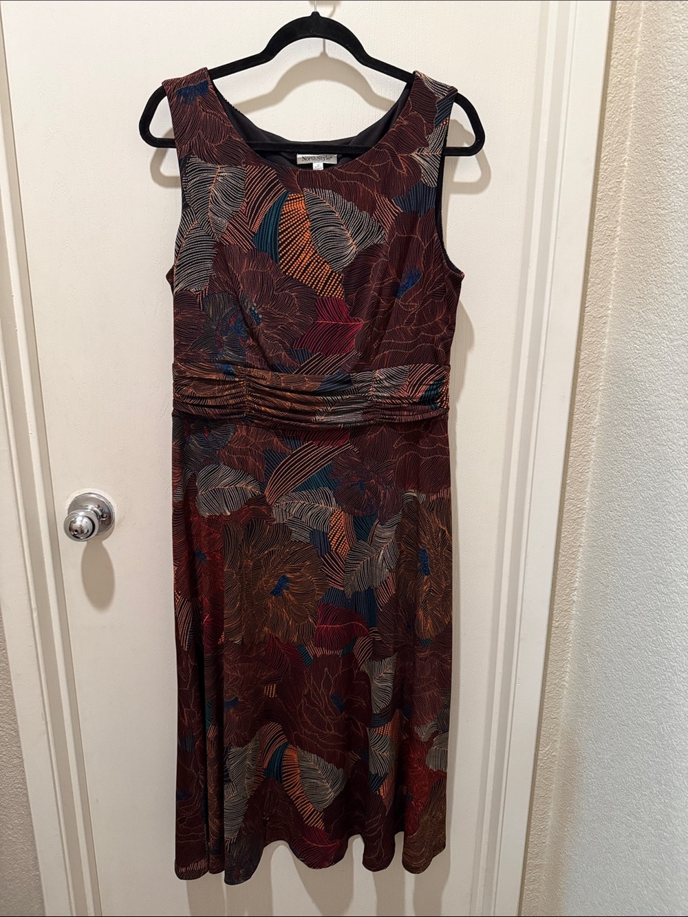 NorthStyle Multicolor Leaf-Print Sleeveless A-Line Dress